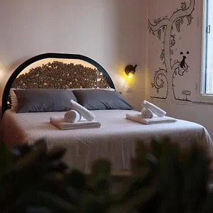 Liotru Maisonne, With En-suite Bathroom And Shared Bathroom Bed and breakfast