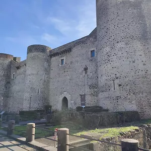 Nyaraló Rainbow House, Catania-Fontanarossai nemzetközi repülőtér